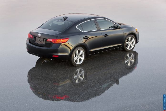 2013 Acura ILX - фотография 3 из 129