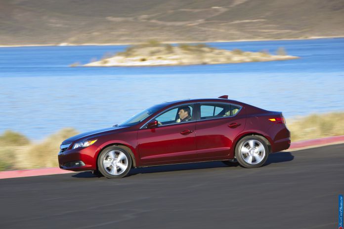 2013 Acura ILX - фотография 35 из 129