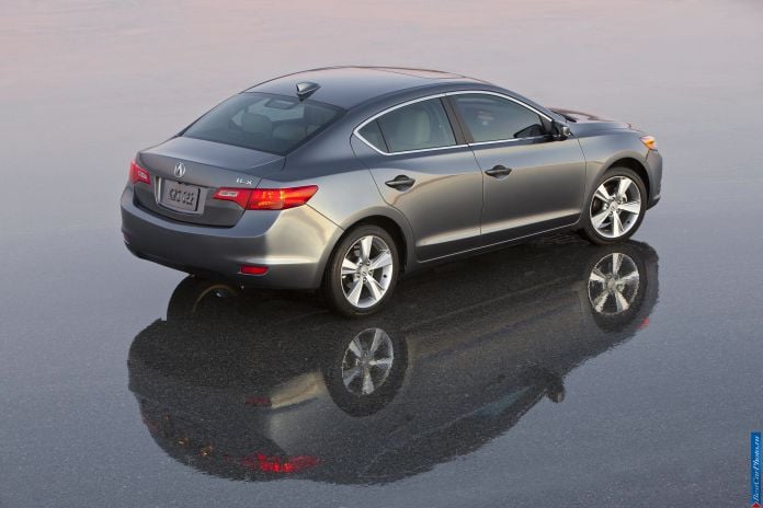 2013 Acura ILX - фотография 38 из 129