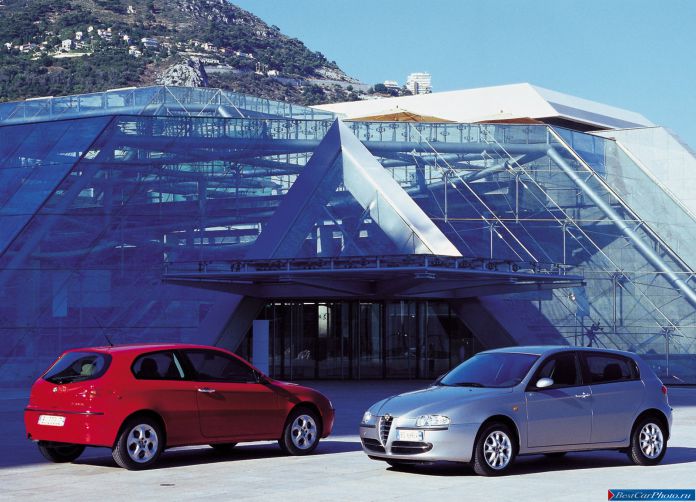 2000 Alfa Romeo 147 - фотография 19 из 56 2000 Alfa Romeo 147 - фотография 19 из 56