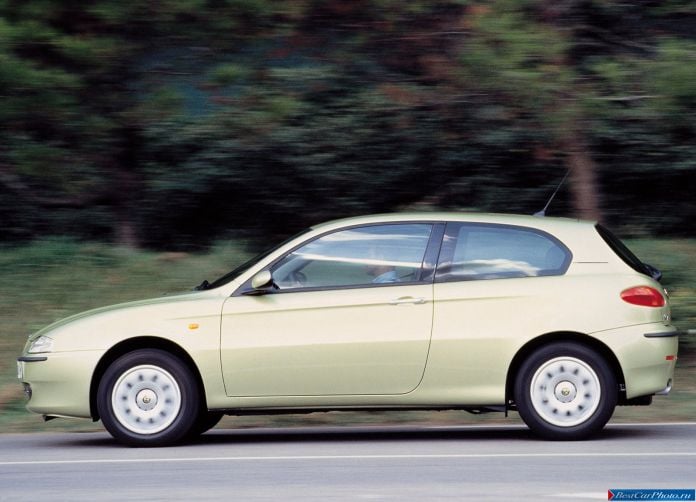 2000 Alfa Romeo 147 - фотография 24 из 56 2000 Alfa Romeo 147 - фотография 24 из 56