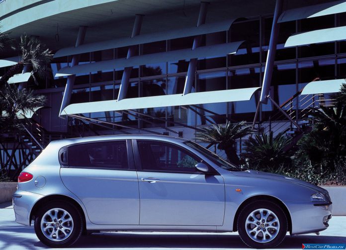 2000 Alfa Romeo 147 - фотография 26 из 56 2000 Alfa Romeo 147 - фотография 26 из 56