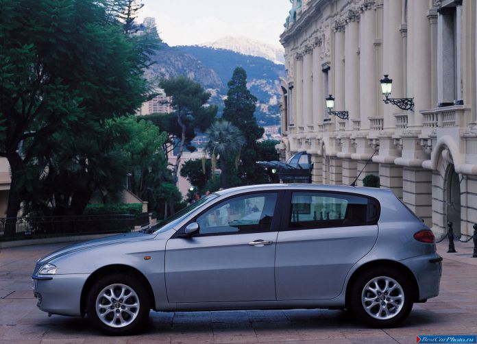 2000 Alfa Romeo 147 - фотография 27 из 56 2000 Alfa Romeo 147 - фотография 27 из 56