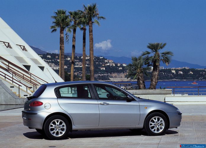 2000 Alfa Romeo 147 - фотография 31 из 56 2000 Alfa Romeo 147 - фотография 31 из 56