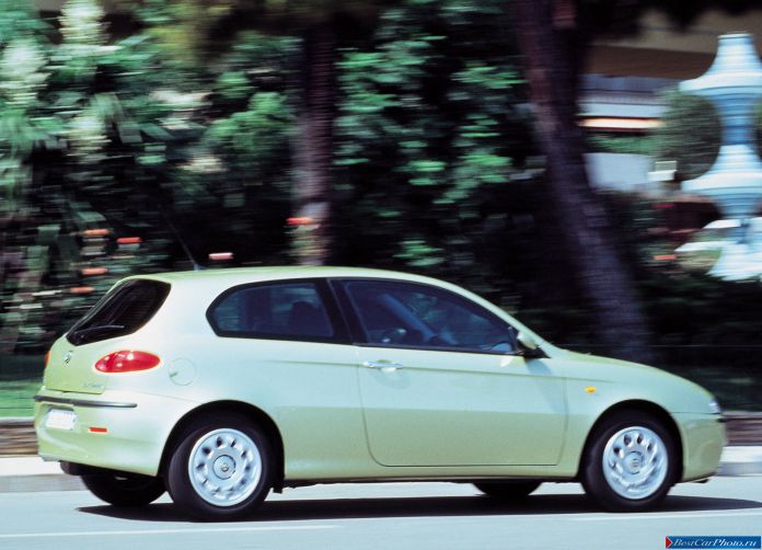 2000 Alfa Romeo 147 - фотография 32 из 56 2000 Alfa Romeo 147 - фотография 32 из 56