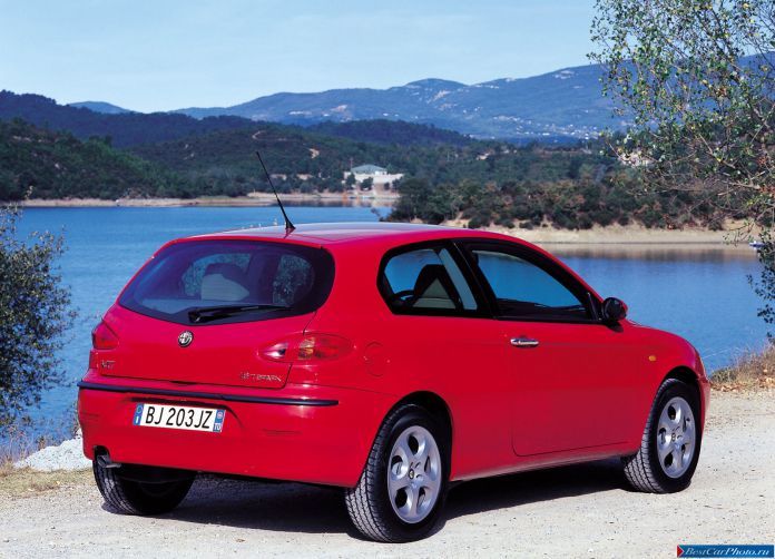 2000 Alfa Romeo 147 - фотография 34 из 56 2000 Alfa Romeo 147 - фотография 34 из 56