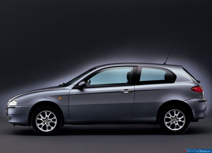 2000 Alfa Romeo 147 - фотография 37 из 56 2000 Alfa Romeo 147 - фотография 37 из 56