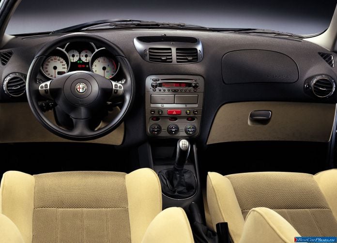 2000 Alfa Romeo 147 - фотография 40 из 56 2000 Alfa Romeo 147 - фотография 40 из 56