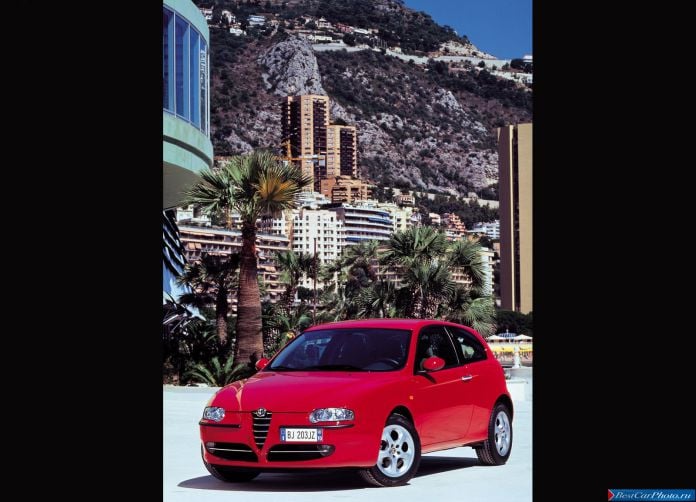 2000 Alfa Romeo 147 - фотография 51 из 56 2000 Alfa Romeo 147 - фотография 51 из 56