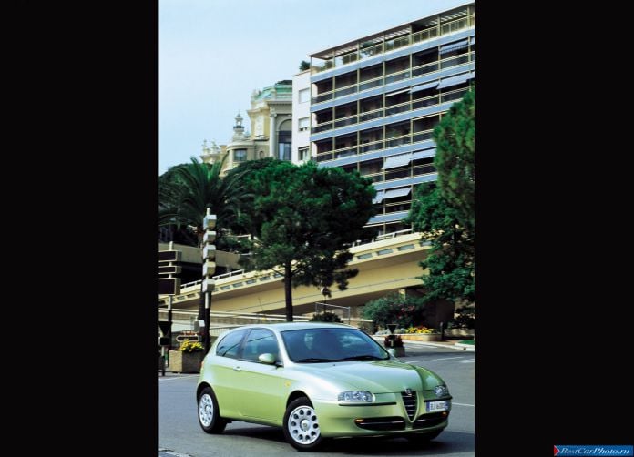 2000 Alfa Romeo 147 - фотография 52 из 56 2000 Alfa Romeo 147 - фотография 52 из 56