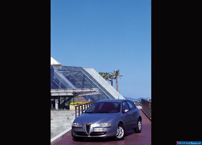 2000 Alfa Romeo 147 - фотография 53 из 56 2000 Alfa Romeo 147 - фотография 53 из 56