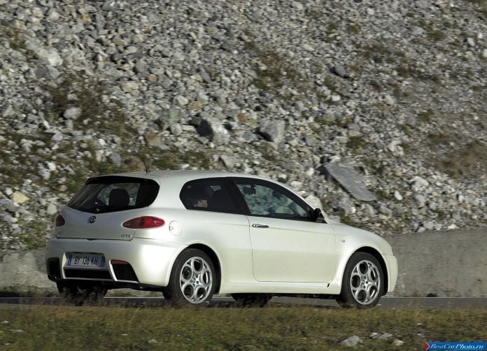 2002 Alfa Romeo 147 GTA - фотография 40 из 56 2002 Alfa Romeo 147 GTA - фотография 40 из 56
