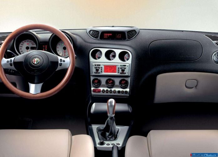 2003 Alfa Romeo 156 2.4 JTD - фотография 36 из 40 2003 Alfa Romeo 156 2.4 JTD - фотография 36 из 40