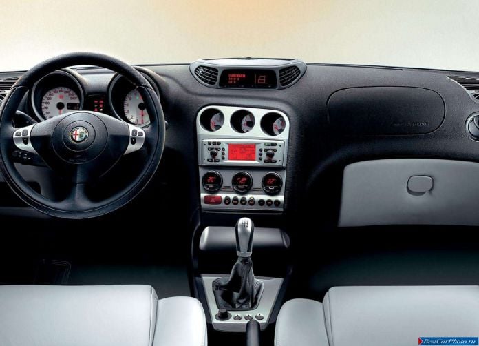 2003 Alfa Romeo 156 Sportwagon 2.0 JTD - фотография 26 из 30 2003 Alfa Romeo 156 Sportwagon 2.0 JTD - фотография 26 из 30