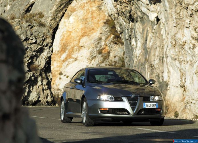 2003 Alfa Romeo GT - фотография 23 из 60