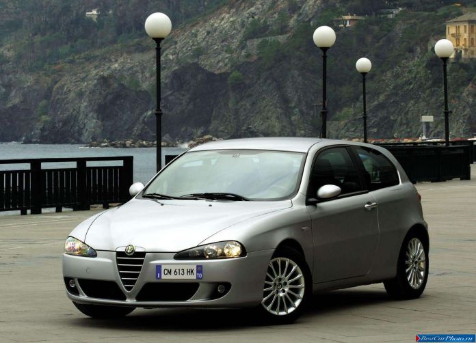 2004 Alfa Romeo 147 3door - фотография 8 из 36