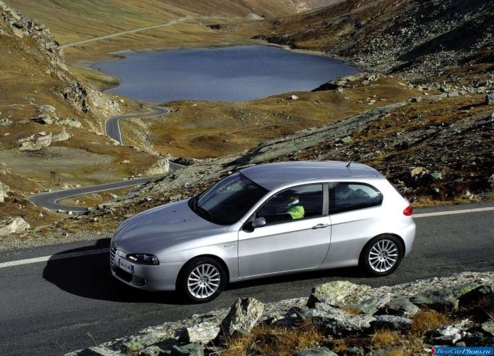 2004 Alfa Romeo 147 3door - фотография 10 из 36 2004 Alfa Romeo 147 3door - фотография 10 из 36