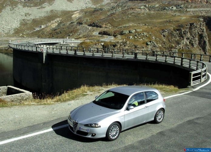 2004 Alfa Romeo 147 3door - фотография 16 из 36 2004 Alfa Romeo 147 3door - фотография 16 из 36