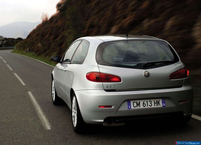 2004 Alfa Romeo 147 3door - фотография 27 из 36 2004 Alfa Romeo 147 3door - фотография 27 из 36