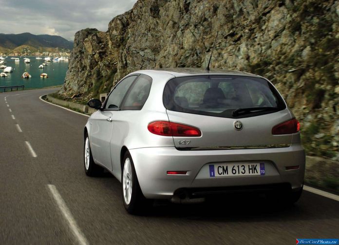 2004 Alfa Romeo 147 3door - фотография 30 из 36 2004 Alfa Romeo 147 3door - фотография 30 из 36