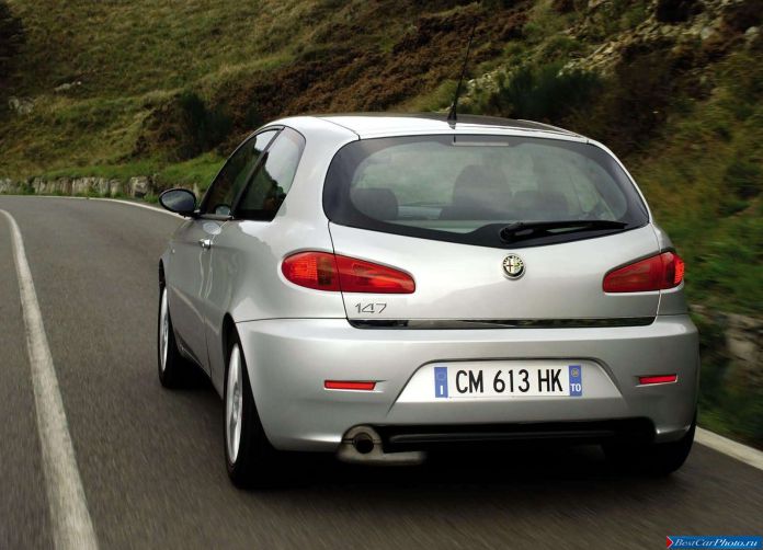 2004 Alfa Romeo 147 3door - фотография 33 из 36 2004 Alfa Romeo 147 3door - фотография 33 из 36