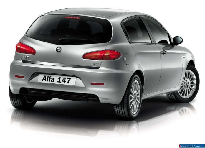 2004 Alfa Romeo 147 5door - фотография 3 из 9 2004 Alfa Romeo 147 5door - фотография 3 из 9