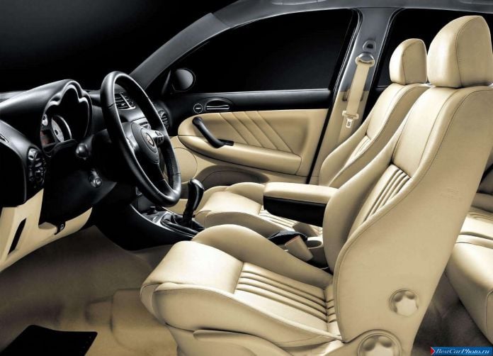 2004 Alfa Romeo 147 5door - фотография 4 из 9 2004 Alfa Romeo 147 5door - фотография 4 из 9