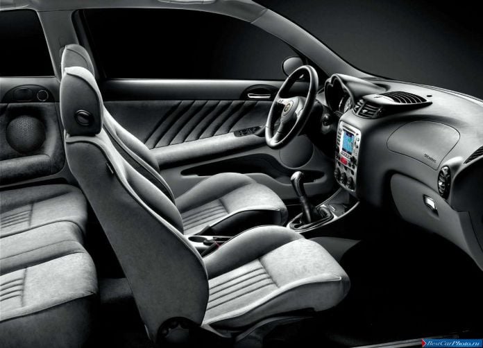 2004 Alfa Romeo 147 5door - фотография 5 из 9 2004 Alfa Romeo 147 5door - фотография 5 из 9