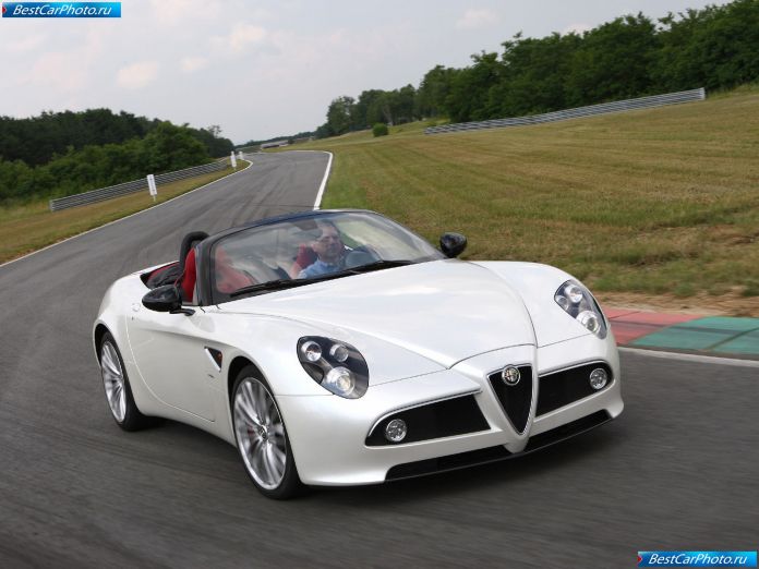 2009 Alfa Romeo 8c Spider - фотография 12 из 33