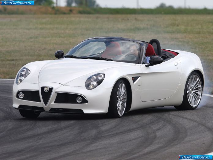 2009 Alfa Romeo 8c Spider - фотография 13 из 33