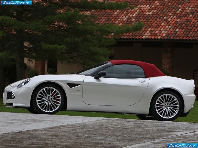 2009 Alfa Romeo 8c Spider - фотография 15 из 33