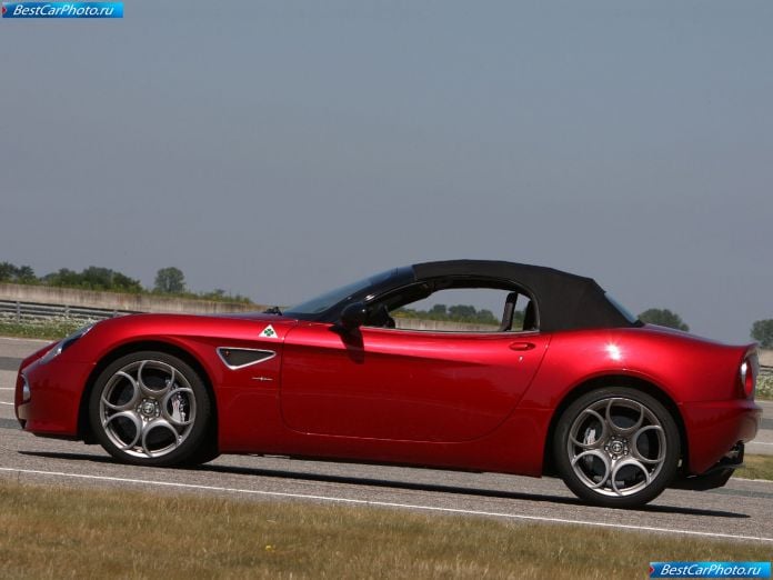 2009 Alfa Romeo 8c Spider - фотография 16 из 33