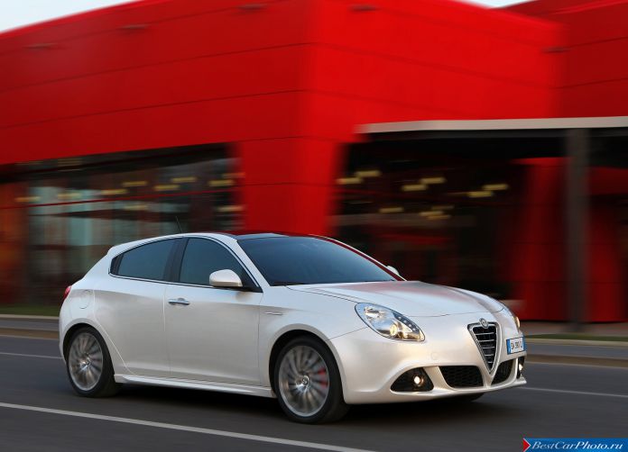 2011 Alfa Romeo Giulietta - фотография 10 из 188 2011 Alfa Romeo Giulietta - фотография 10 из 188