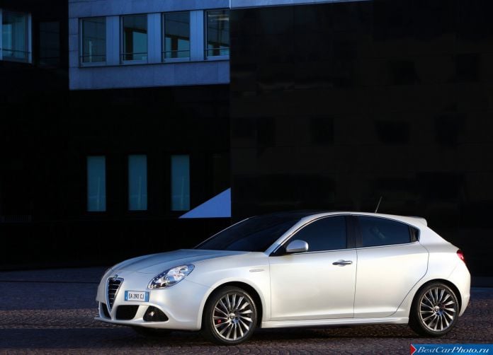 2011 Alfa Romeo Giulietta - фотография 22 из 188 2011 Alfa Romeo Giulietta - фотография 22 из 188
