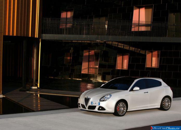 2011 Alfa Romeo Giulietta - фотография 27 из 188 2011 Alfa Romeo Giulietta - фотография 27 из 188