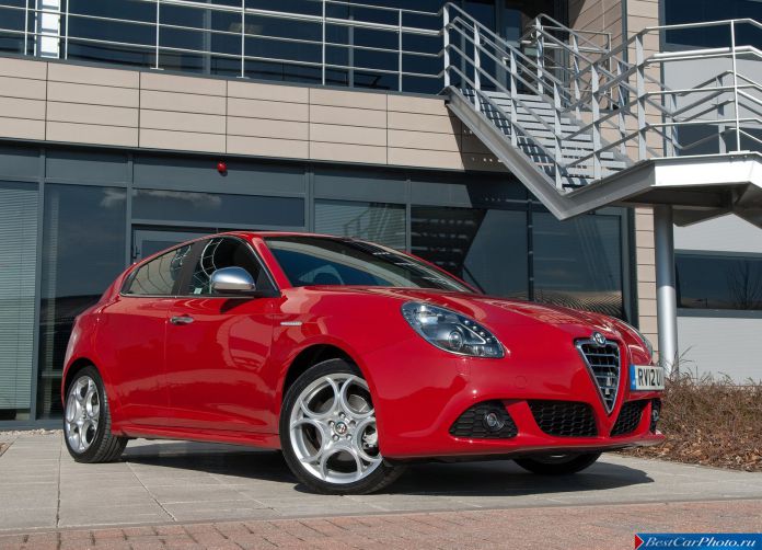2011 Alfa Romeo Giulietta - фотография 33 из 188 2011 Alfa Romeo Giulietta - фотография 33 из 188