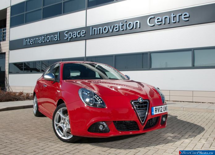 2011 Alfa Romeo Giulietta - фотография 34 из 188 2011 Alfa Romeo Giulietta - фотография 34 из 188