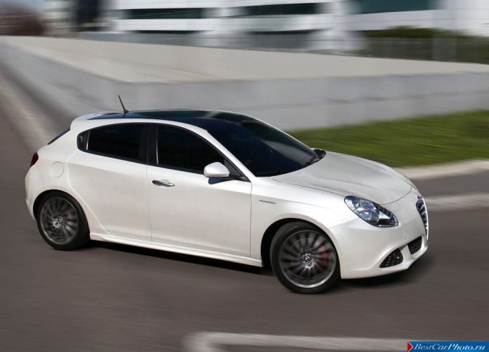 2011 Alfa Romeo Giulietta - фотография 39 из 188 2011 Alfa Romeo Giulietta - фотография 39 из 188