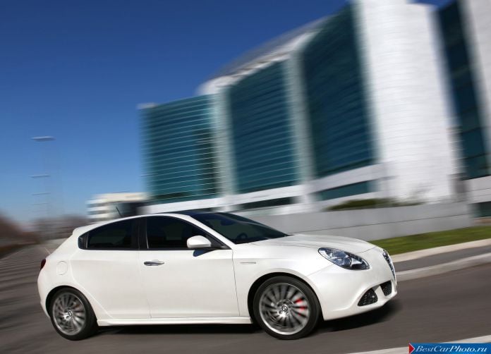 2011 Alfa Romeo Giulietta - фотография 45 из 188 2011 Alfa Romeo Giulietta - фотография 45 из 188