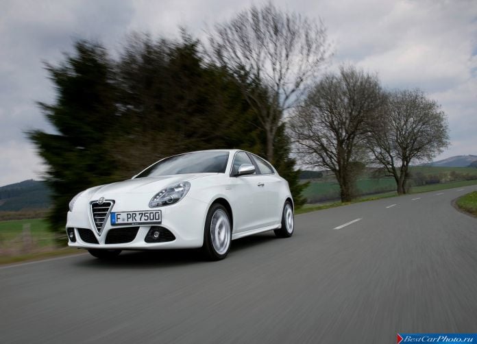 2011 Alfa Romeo Giulietta - фотография 54 из 188