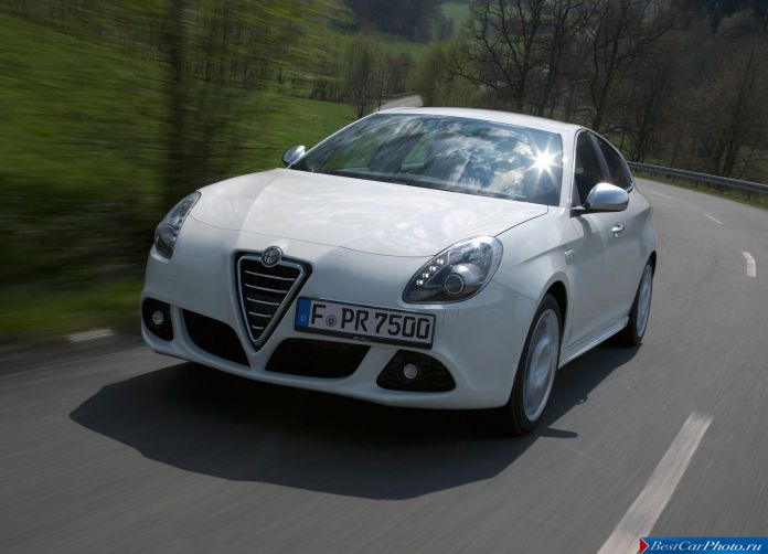 2011 Alfa Romeo Giulietta - фотография 56 из 188 2011 Alfa Romeo Giulietta - фотография 56 из 188