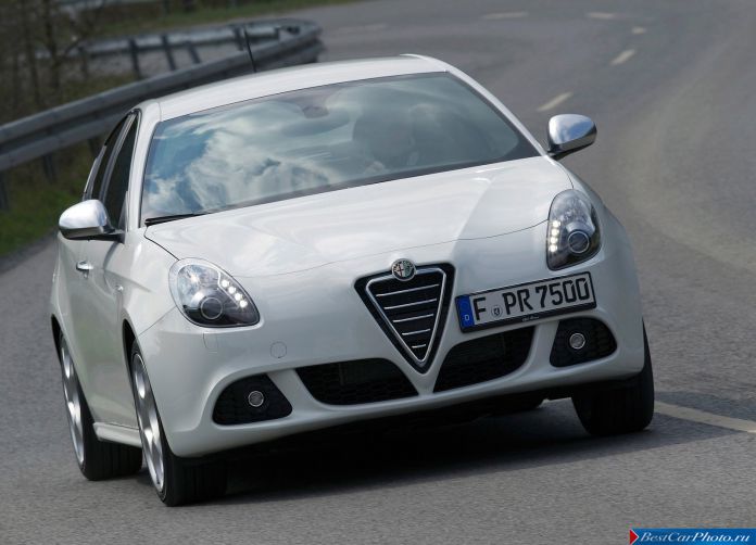 2011 Alfa Romeo Giulietta - фотография 58 из 188