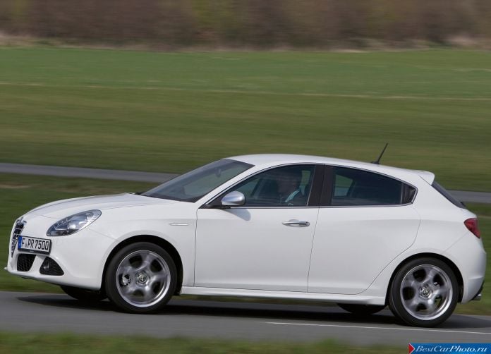 2011 Alfa Romeo Giulietta - фотография 63 из 188 2011 Alfa Romeo Giulietta - фотография 63 из 188