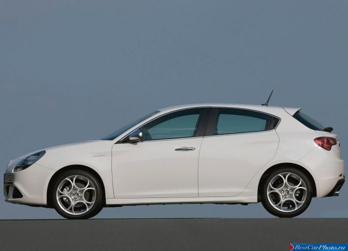 2011 Alfa Romeo Giulietta - фотография 71 из 188