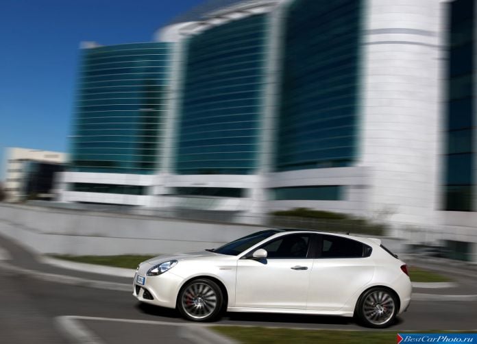 2011 Alfa Romeo Giulietta - фотография 73 из 188 2011 Alfa Romeo Giulietta - фотография 73 из 188