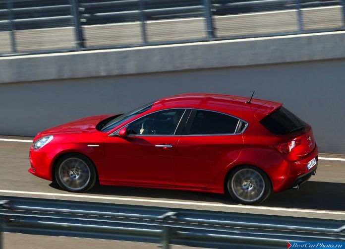 2011 Alfa Romeo Giulietta - фотография 80 из 188 2011 Alfa Romeo Giulietta - фотография 80 из 188