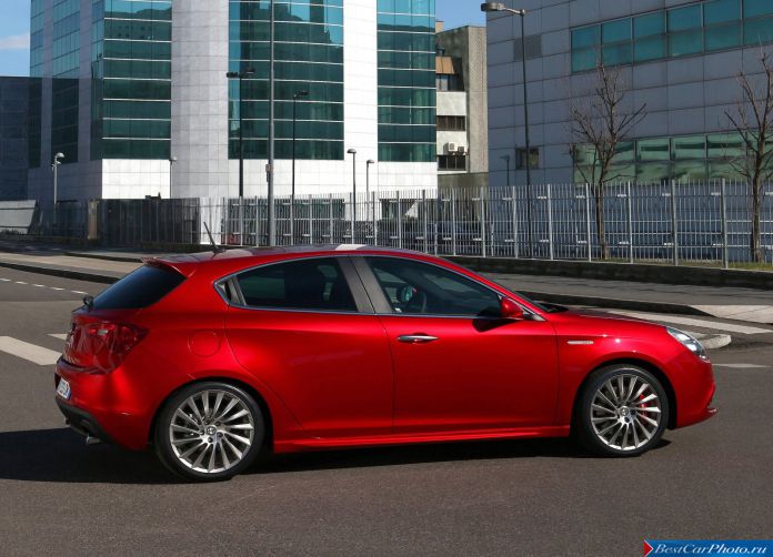 2011 Alfa Romeo Giulietta - фотография 81 из 188