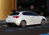 alfa_romeo_2011_giulietta_098.jpg