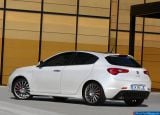 alfa_romeo_2011_giulietta_100.jpg