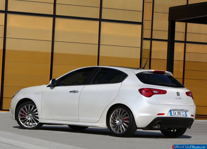 2011 Alfa Romeo Giulietta - фотография 100 из 188 2011 Alfa Romeo Giulietta - фотография 100 из 188